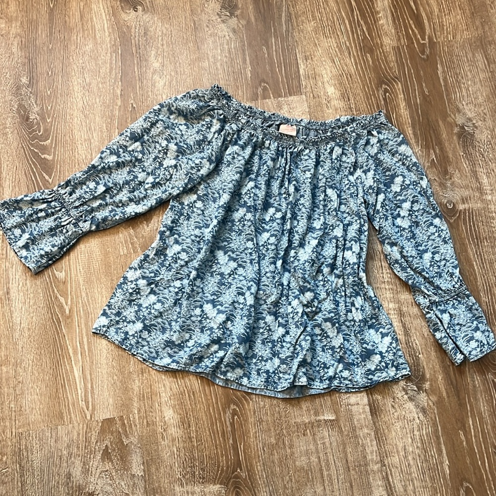 Laurie Felt size large blue top